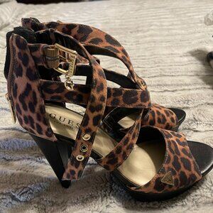 GUESS ANIMAL PRINT STRAPPY HEELS. SIZE 6